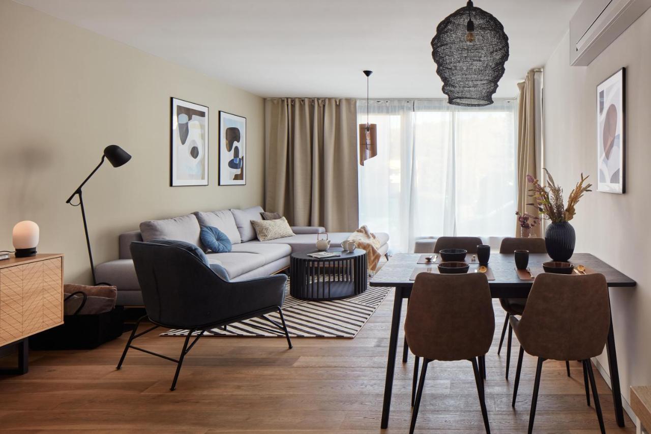 Prague Days - Stylish Apartments With Terrace - Parking - Quiet Area Bagian luar foto